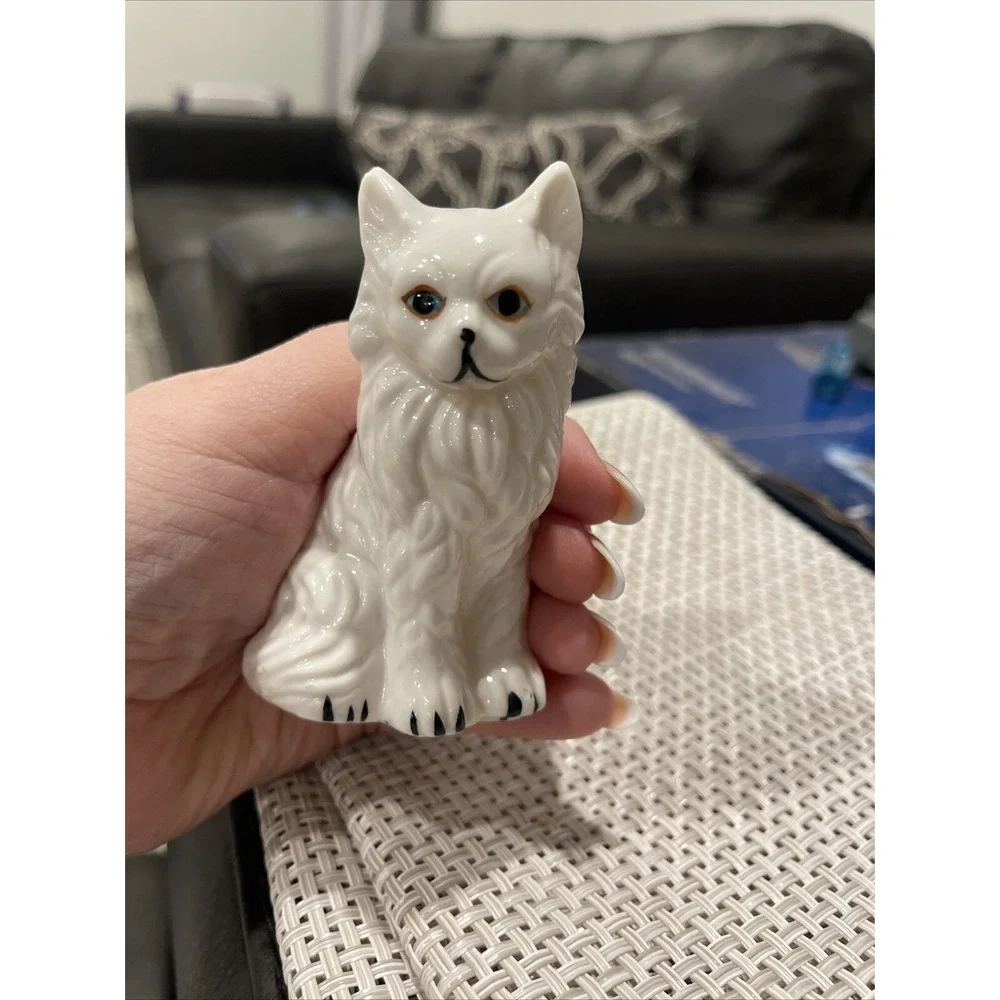 Porcelain cat 3 1/2 Inches Tall